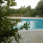 科美内尼别墅 Pano Akourdalia