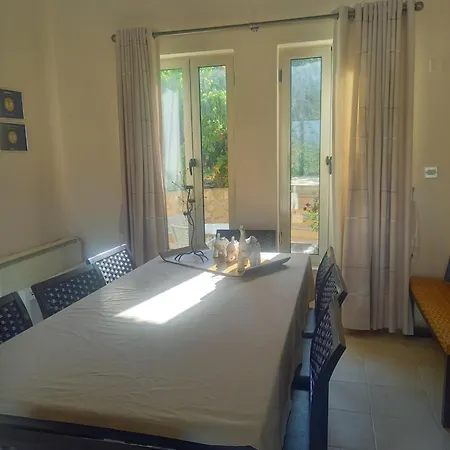 Koumneni Villa Pano Akourdalia