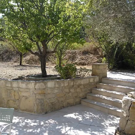 Koumneni Pano Akourdalia