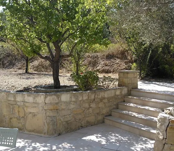 Koumneni Pano Akourdalia