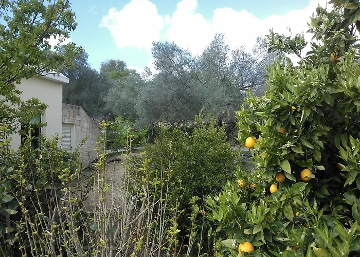 Vila Koumneni Pano Akourdalia