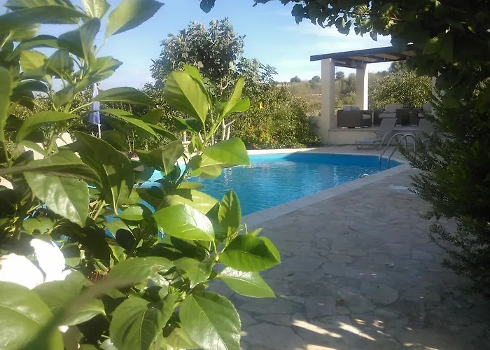 Koumneni Pano Akourdalia