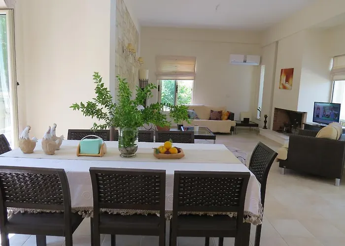 Koumneni Pano Akourdalia