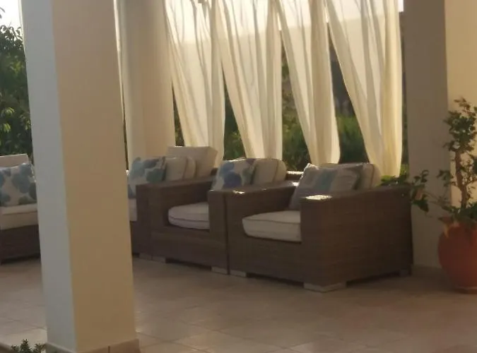 Koumneni Villa Pano Akourdalia