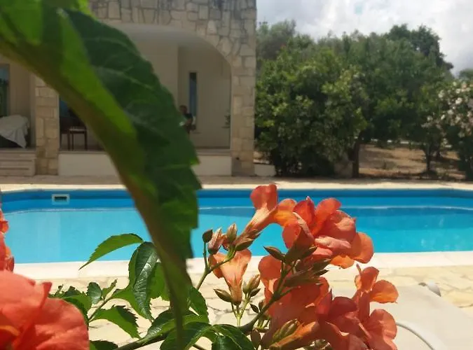 Koumneni Vila Pano Akourdalia